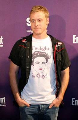 Chris Gore wears Twilight is Gay T-Shirt
